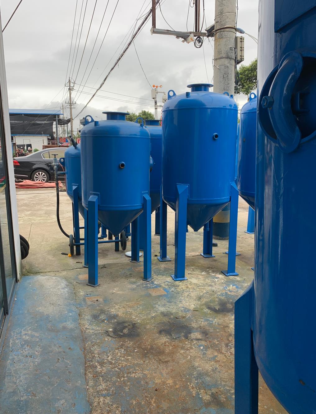 江蘇拋丸機(jī)除銹設(shè)備 1 噴砂機(jī)/噴砂罐 1